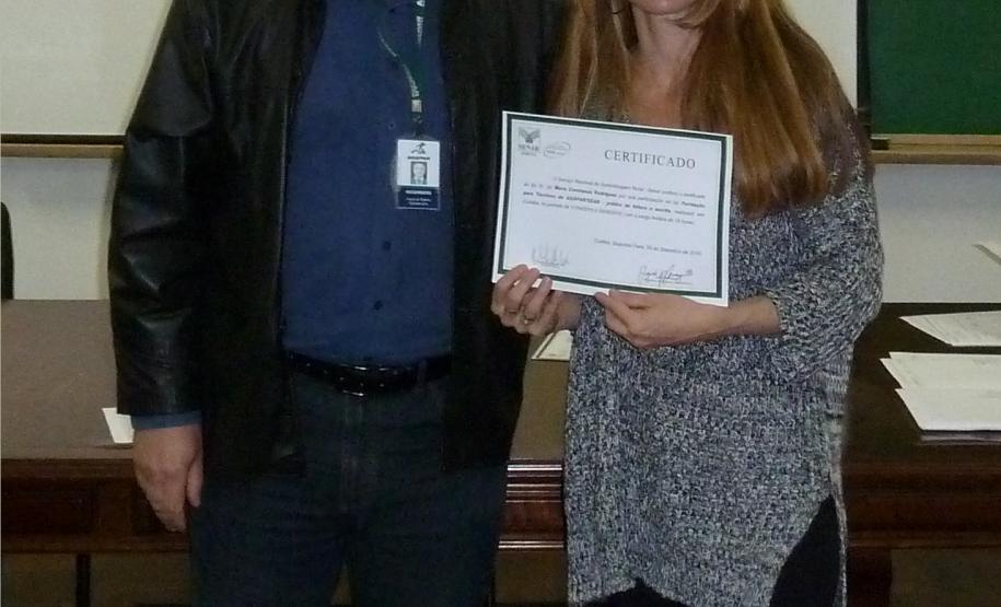 Com objetivo de se adequar às mudanças e de melhorar o processo de redação oficial, a Adapar, em parceria com o Serviço Nacional de Aprendizagem Rural, realizou a entrega dos certificados aos participantes do Curso “Práticas de Leitura e Escrita”.