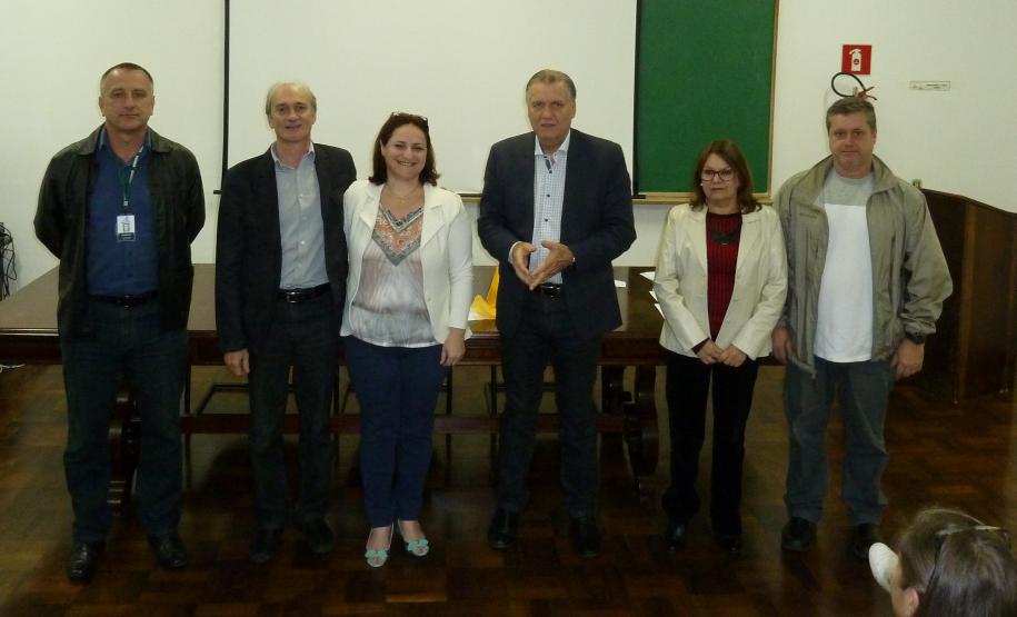 Com objetivo de se adequar às mudanças e de melhorar o processo de redação oficial, a Adapar, em parceria com o Serviço Nacional de Aprendizagem Rural, realizou a entrega dos certificados aos participantes do Curso “Práticas de Leitura e Escrita”.