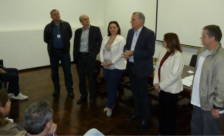 Com objetivo de se adequar às mudanças e de melhorar o processo de redação oficial, a Adapar, em parceria com o Serviço Nacional de Aprendizagem Rural, realizou a entrega dos certificados aos participantes do Curso “Práticas de Leitura e Escrita”.