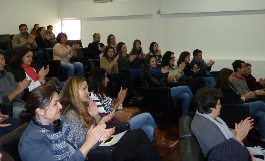 Com objetivo de se adequar às mudanças e de melhorar o processo de redação oficial, a Adapar, em parceria com o Serviço Nacional de Aprendizagem Rural, realizou a entrega dos certificados aos participantes do Curso “Práticas de Leitura e Escrita”.