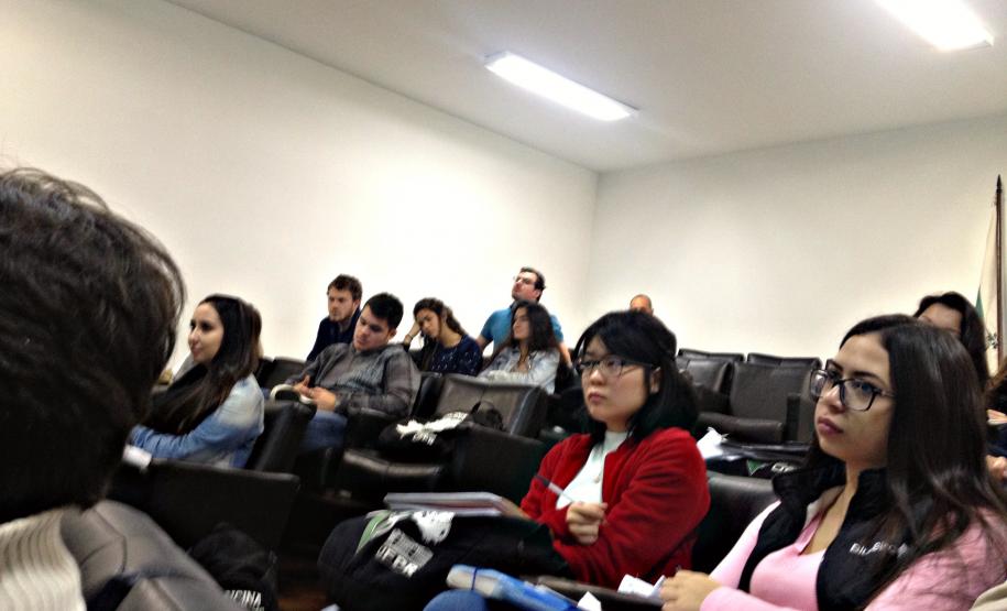 Alunos do Primeiro Ano de Veterinária da UFPR Visitam o laboratório CDME