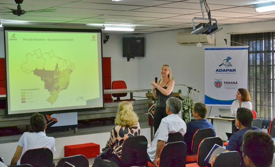Adapar Orienta Sobre Brucelose e Tuberculose com Veterinários