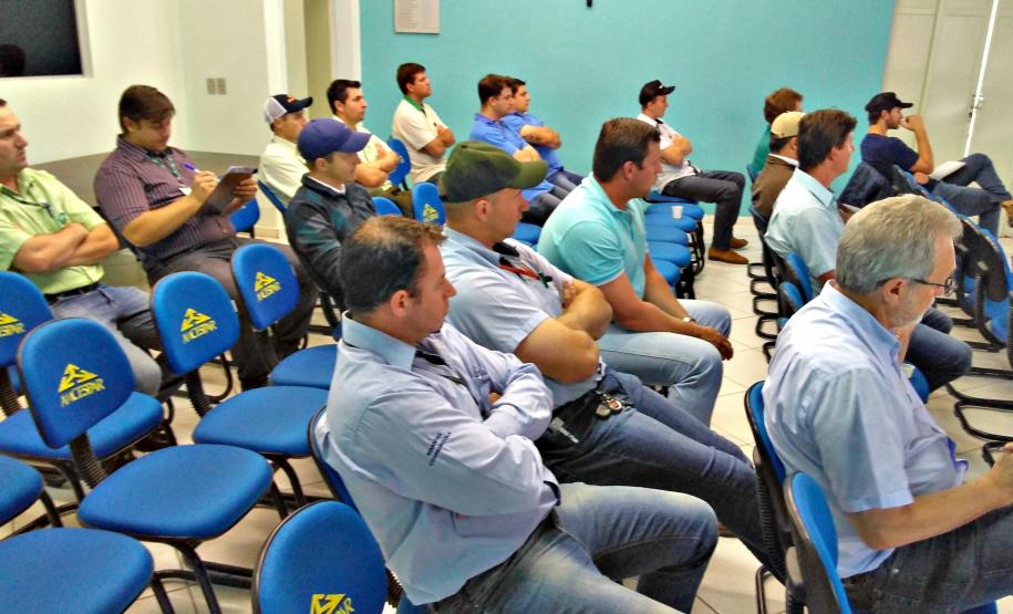 Adapar Promove Reunião Técnica sobre Receituário Agronômico em Irati