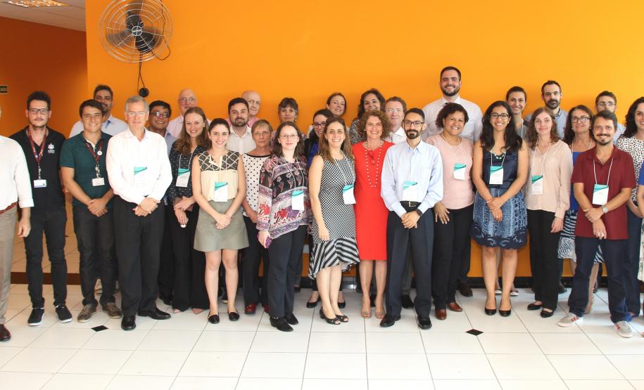 Combate à Resistência Antimicrobiana é Tema de Debate no Paraná.