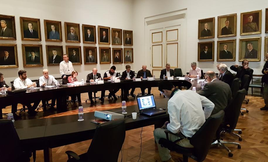 Paraná discute estratégia para se tornar área livre de aftosa sem vacinação