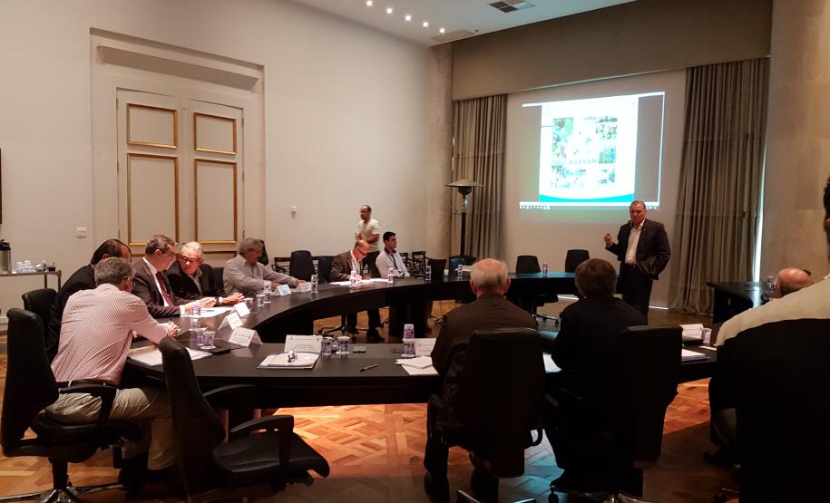 Paraná discute estratégia para se tornar área livre de aftosa sem vacinação