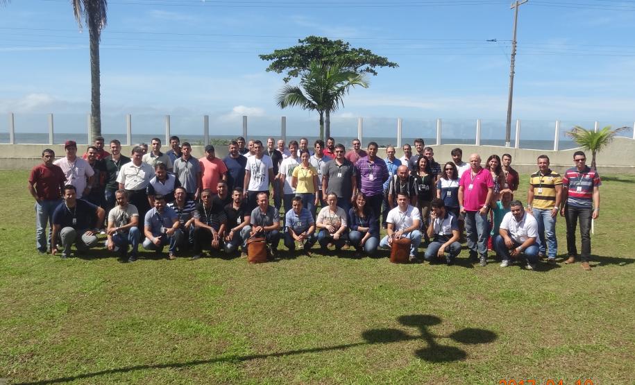 Servidores da Adapar se Atualizam nos Programas Oficiais de Saúde Animal