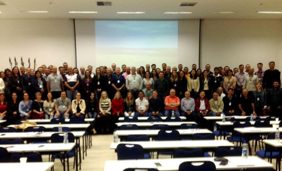 Servidores da Adapar se Atualizam nos Programas Oficiais de Saúde Animal Servidores da Adapar se Atualizam nos Programas Oficiais de Saúde Animal