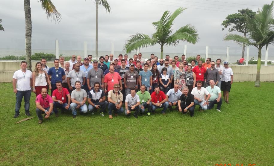 Servidores da Adapar se Atualizam nos Programas Oficiais de Saúde Animal