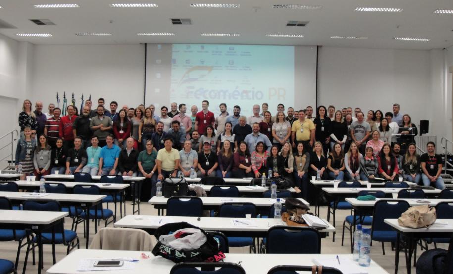 Servidores da Adapar se Atualizam nos Programas Oficiais de Saúde Animal