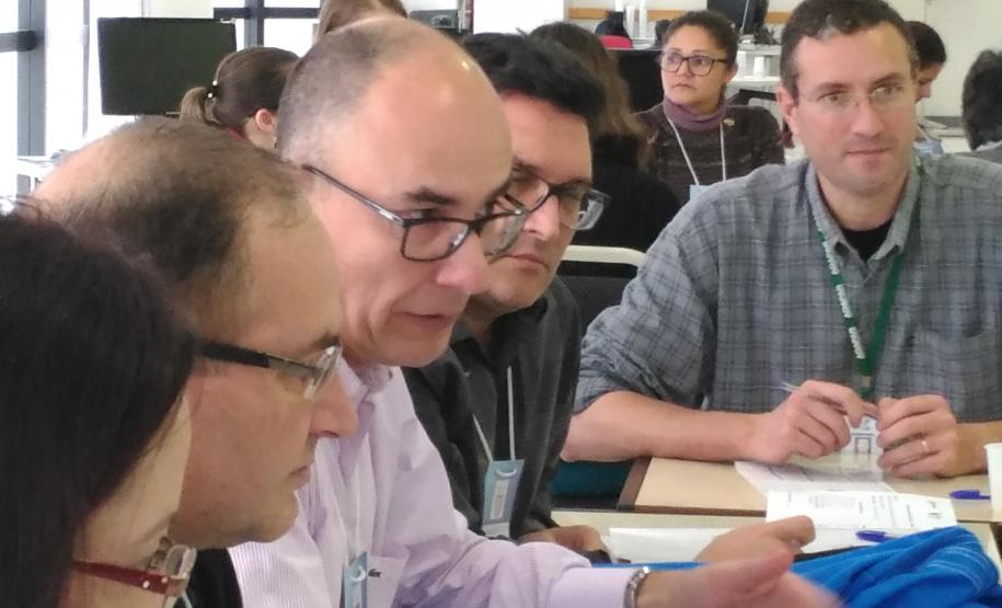 Diretores, coordenadores, assessores, técnicos em posições de assessoramento estratégico às funções de planejamento e gestão governamental e setorial, da Agência de Defesa Agropecuária do Paraná (Adapar), participaram do curso presencial “Gestão Estratégica Orientada para Resultados”