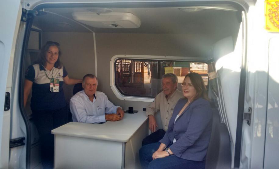 Adapar recebe Unidade Móvel de Fiscalização de Trânsito em Cascavel