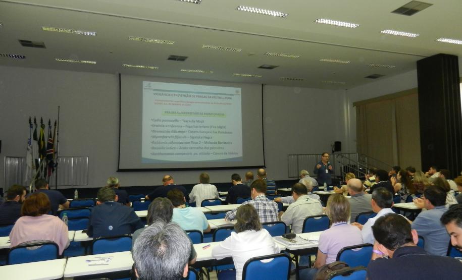 Engenheiros agrônomos participam de treinamento de atualização e harmonização de procedimentos.