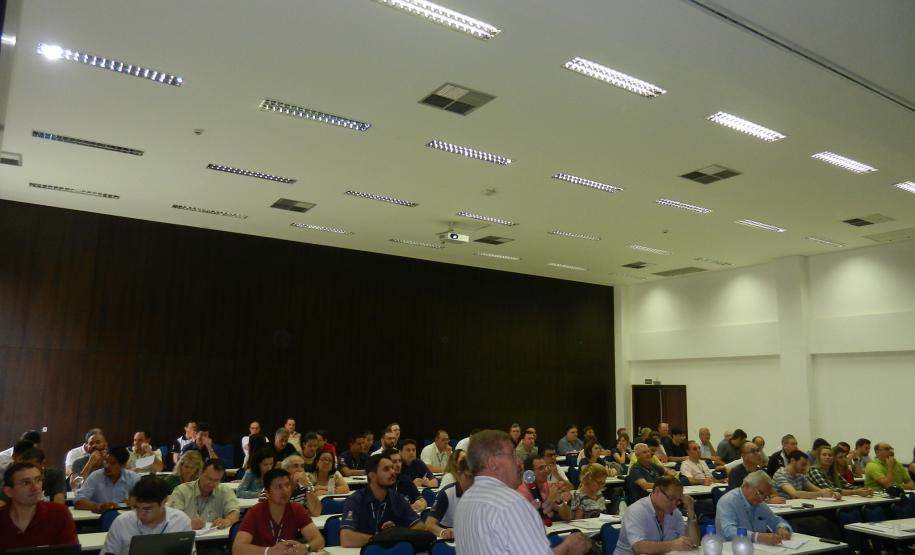 Engenheiros agrônomos participam de treinamento de atualização e harmonização de procedimentos.