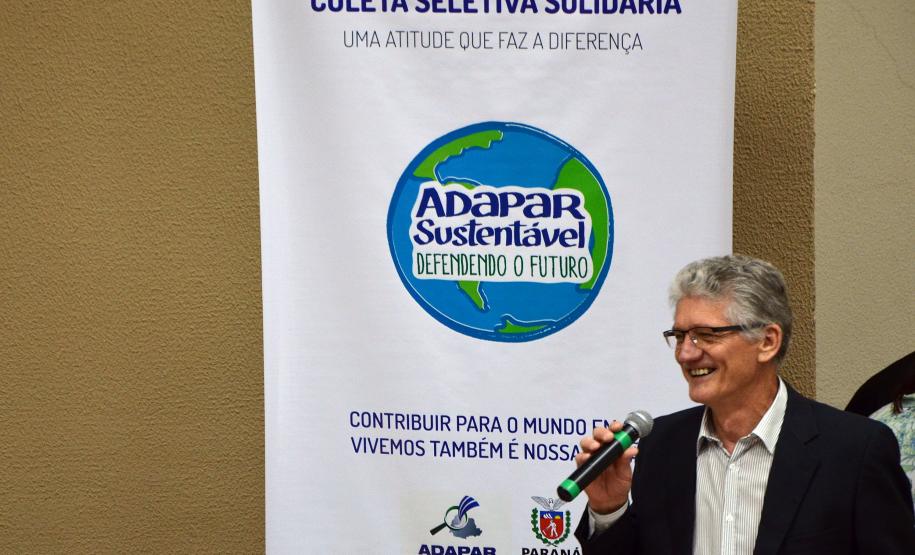 A Secretaria de Estado da Agricultura e Abastecimento e a Agência de Defesa Agropecuária do Paraná (Adapar) implantaram nesta segunda-feira (09) o projeto de gerenciamento da coleta de lixo e resíduos sólidos.