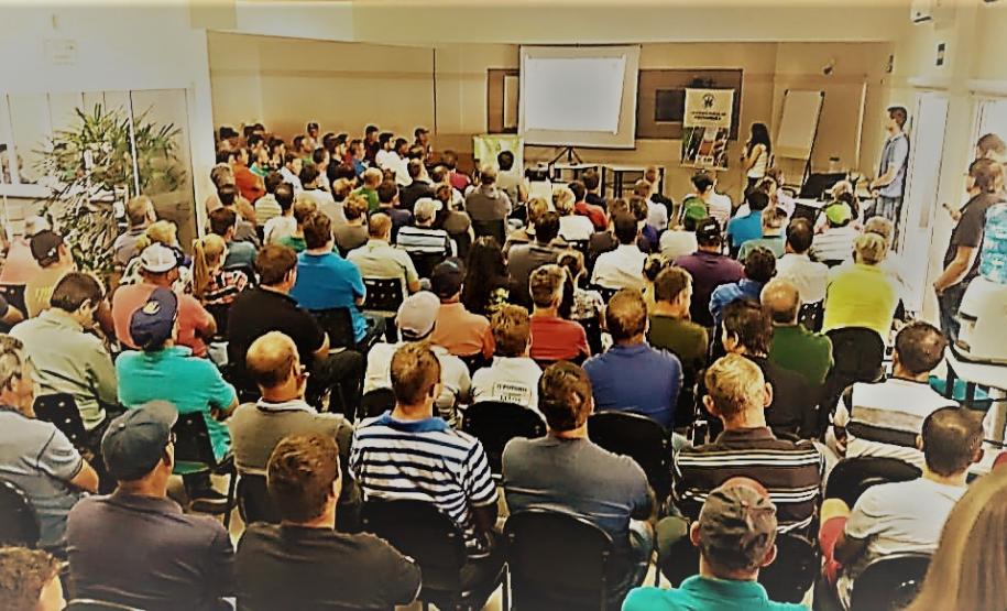 Adapar Reúne Setor Suinícola em Medianeira para discutir sobre Biosseguridade em Granjas Adapar Reúne Setor Suinícola em Medianeira para discutir sobre Biosseguridade em Granjas