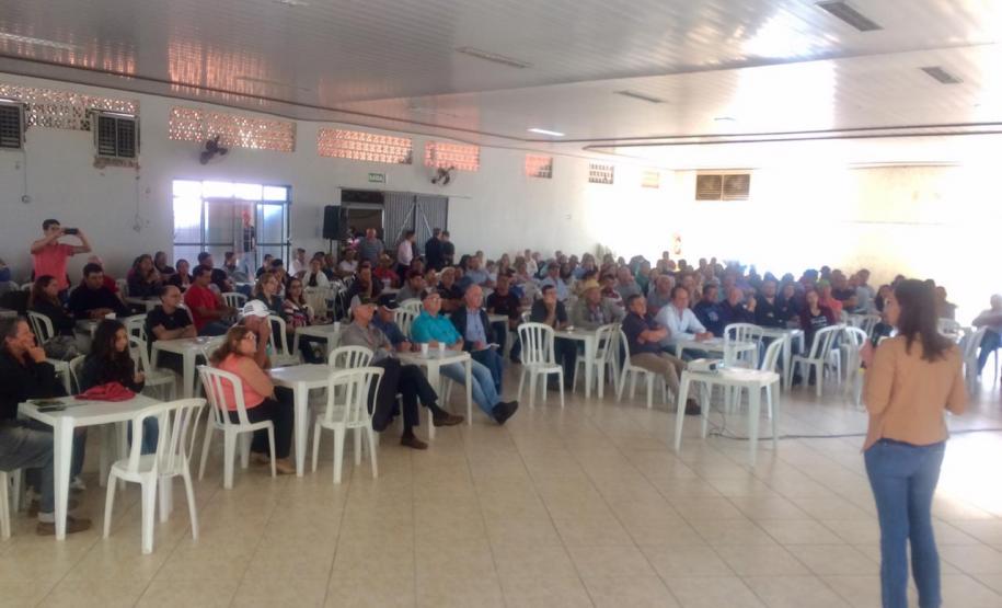 Adapar palestra em evento de avicultura colonial em Janiópolis/PR