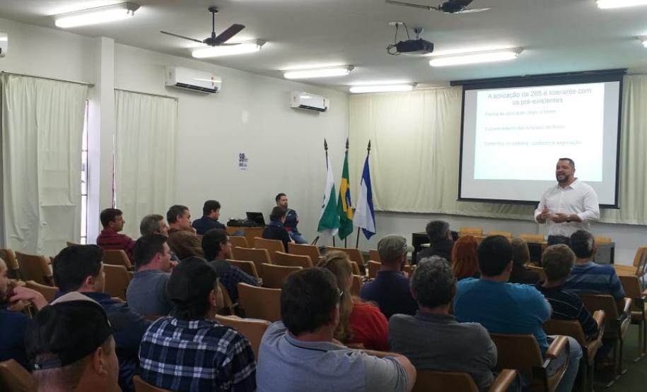 Adapar realiza palestras sobre biosseguridade em granjas de suínos Adapar realiza palestras sobre biosseguridade em granjas de suínos