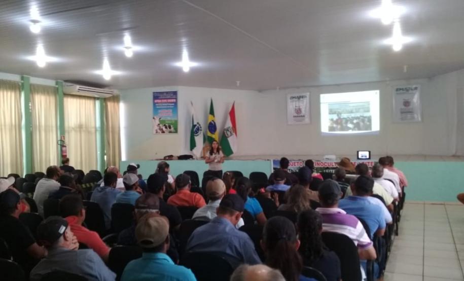 ADAPAR, EMATER e SEAB promovem palestras sobre a retirada da vacinação contra Febre Aftosa no Paraná na região de Campo Mourão