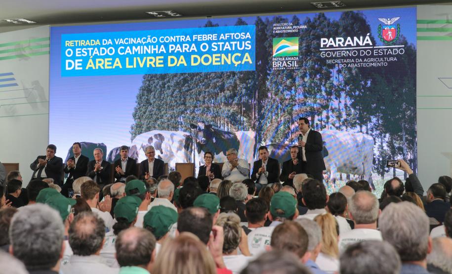 O governador Carlos Massa Ratinho Junior e a ministra da Agricultura, Pecuária e Abastecimento, Tereza Cristina, anunciam nesta terça-feira (15),  no Palácio Iguaçu, em Curitiba, a suspensão das campanhas de vacinação contra febre aftosa em rebanhos bovinos e de bufalinos no Paraná.  Curitiba, 14/10/2019 - Foto: Geraldo Bubniak/AEN