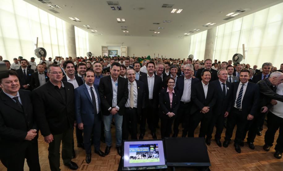 O governador Carlos Massa Ratinho Junior e a ministra da Agricultura, Pecuária e Abastecimento, Tereza Cristina, anunciam nesta terça-feira (15),  no Palácio Iguaçu, em Curitiba, a suspensão das campanhas de vacinação contra febre aftosa em rebanhos bovinos e de bufalinos no Paraná.  Curitiba, 14/10/2019 - Foto: Geraldo Bubniak/AEN