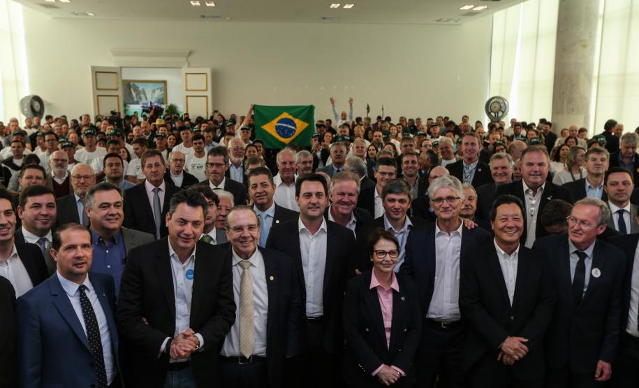 O governador Carlos Massa Ratinho Junior e a ministra da Agricultura, Pecuária e Abastecimento, Tereza Cristina, anunciam nesta terça-feira (15),  no Palácio Iguaçu, em Curitiba, a suspensão das campanhas de vacinação contra febre aftosa em rebanhos bovinos e de bufalinos no Paraná.  Curitiba, 14/10/2019 - Foto: Geraldo Bubniak/AEN