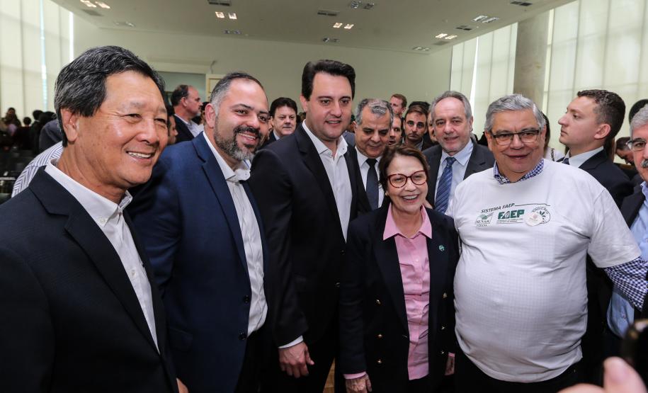 O governador Carlos Massa Ratinho Junior e a ministra da Agricultura, Pecuária e Abastecimento, Tereza Cristina, anunciam nesta terça-feira (15),  no Palácio Iguaçu, em Curitiba, a suspensão das campanhas de vacinação contra febre aftosa em rebanhos bovinos e de bufalinos no Paraná.  Curitiba, 14/10/2019 - Foto: Geraldo Bubniak/AEN