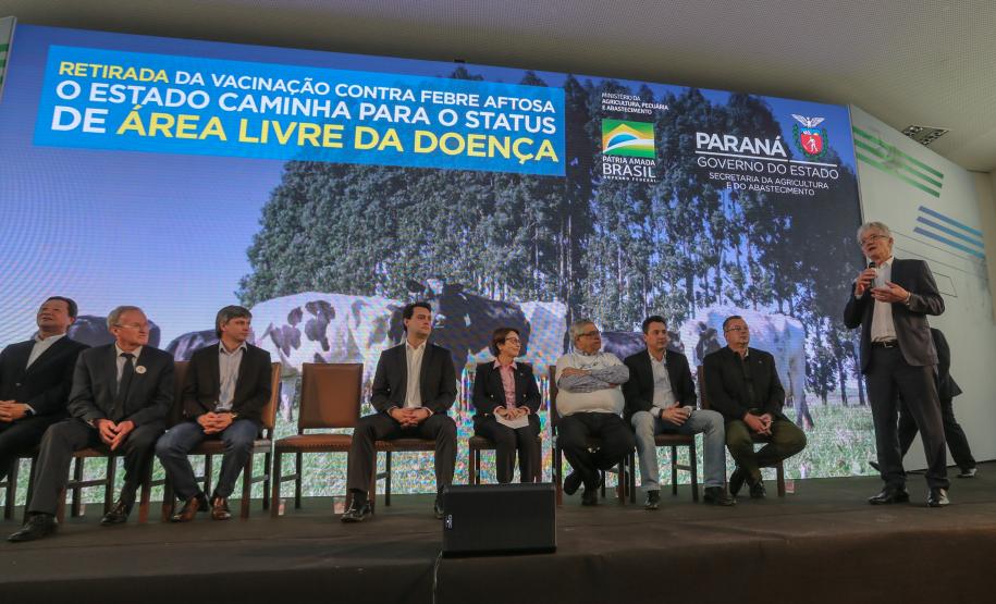 O governador Carlos Massa Ratinho Junior e a ministra da Agricultura, Pecuária e Abastecimento, Tereza Cristina, anunciam nesta terça-feira (15),  no Palácio Iguaçu, em Curitiba, a suspensão das campanhas de vacinação contra febre aftosa em rebanhos bovinos e de bufalinos no Paraná.  Curitiba, 14/10/2019 - Foto: Geraldo Bubniak/AEN