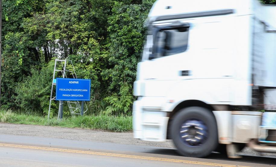 Paraná reforça fiscalização na fronteira com Argentina Paraná reforça fiscalização na fronteira com Argentina