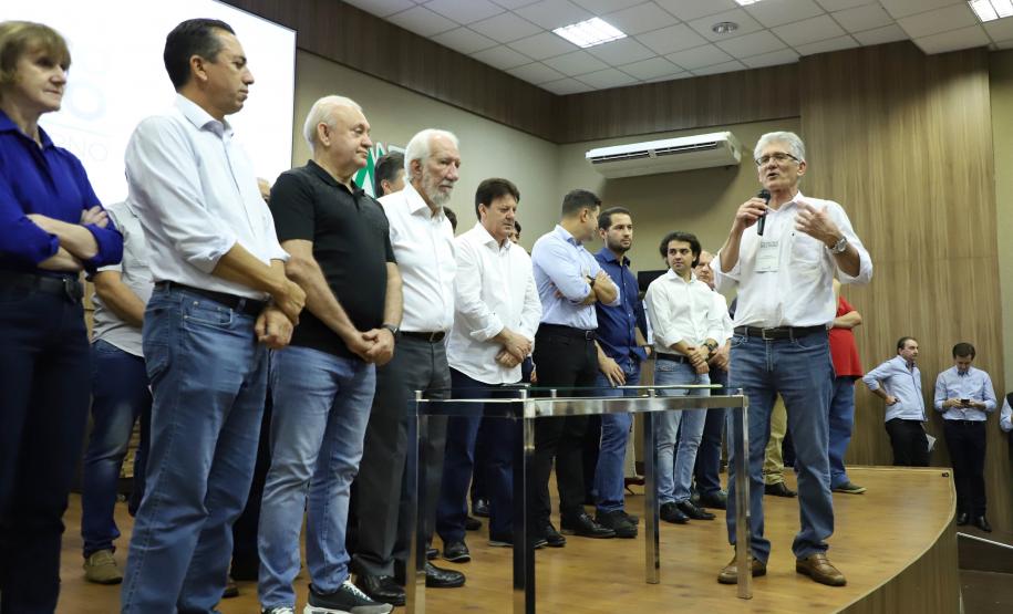 Susaf O vice-governador Darci Piana assinou nesta sexta-feira (13), em Francisco Beltrão, decreto que regulamenta a lei 17.773/2013 que instituiu o Sistema Unificado Estadual de Sanidade Agroindustrial Familiar, Artesanal e de Pequeno Porte do Paraná (Susaf-PR)