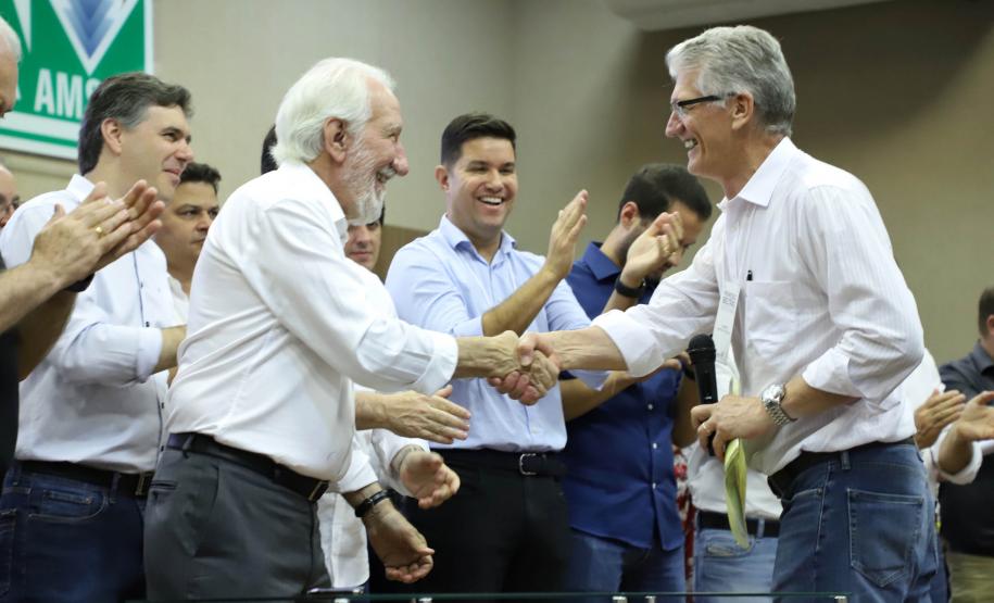 Susaf O vice-governador Darci Piana assinou nesta sexta-feira (13), em Francisco Beltrão, decreto que regulamenta a lei 17.773/2013 que instituiu o Sistema Unificado Estadual de Sanidade Agroindustrial Familiar, Artesanal e de Pequeno Porte do Paraná (Susaf-PR)