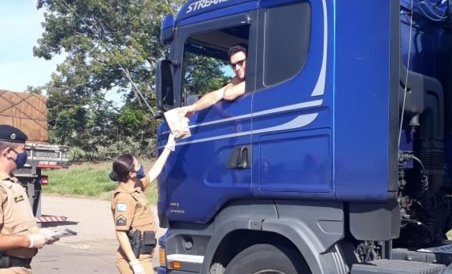 Adapar doa cestas básicas e lanches no posto de Santo Inácio Adapar doa cestas básicas e lanches no posto de Santo Inácio