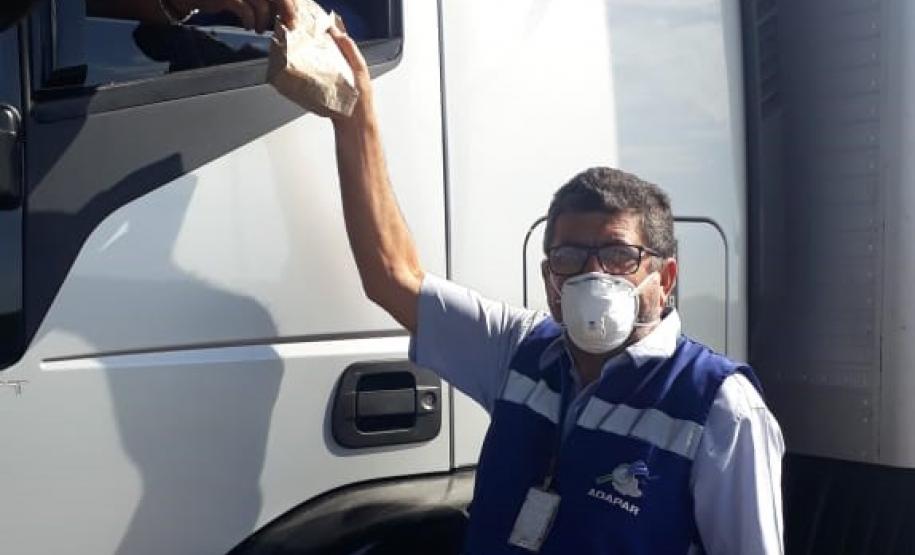 Adapar doa cestas básicas e lanches no posto de Santo Inácio Adapar_Maringá