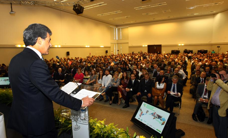 Governador Beto Richa, acompanhado do secretário estadual da Agricultura e do Abastecimento, Norberto Ortigara, participa em Foz do Iguaçu, da abertura da 3ª Conferência Global sobre Educação Veterinária, promovida pela Organização Mundial de Saúde Animal (OIE).Foz do Iguaçu, 04/12/2013.