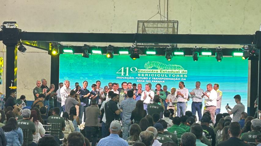 O município de Cruzeiro do Sul, localizado na região Noroeste, recebeu nesta quarta-feira (23) o 41º Encontro de Sericicultores do Paraná. Um dos destaques foi a divulgação das dez finalistas do Concurso Seda Paraná, iniciativa da Secretaria de Estado da Agricultura e do Abastecimento